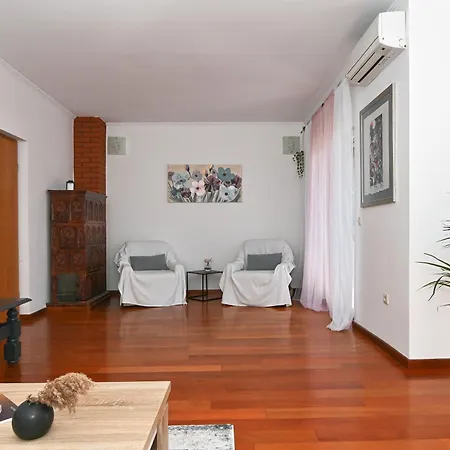 Vukman House Villa *